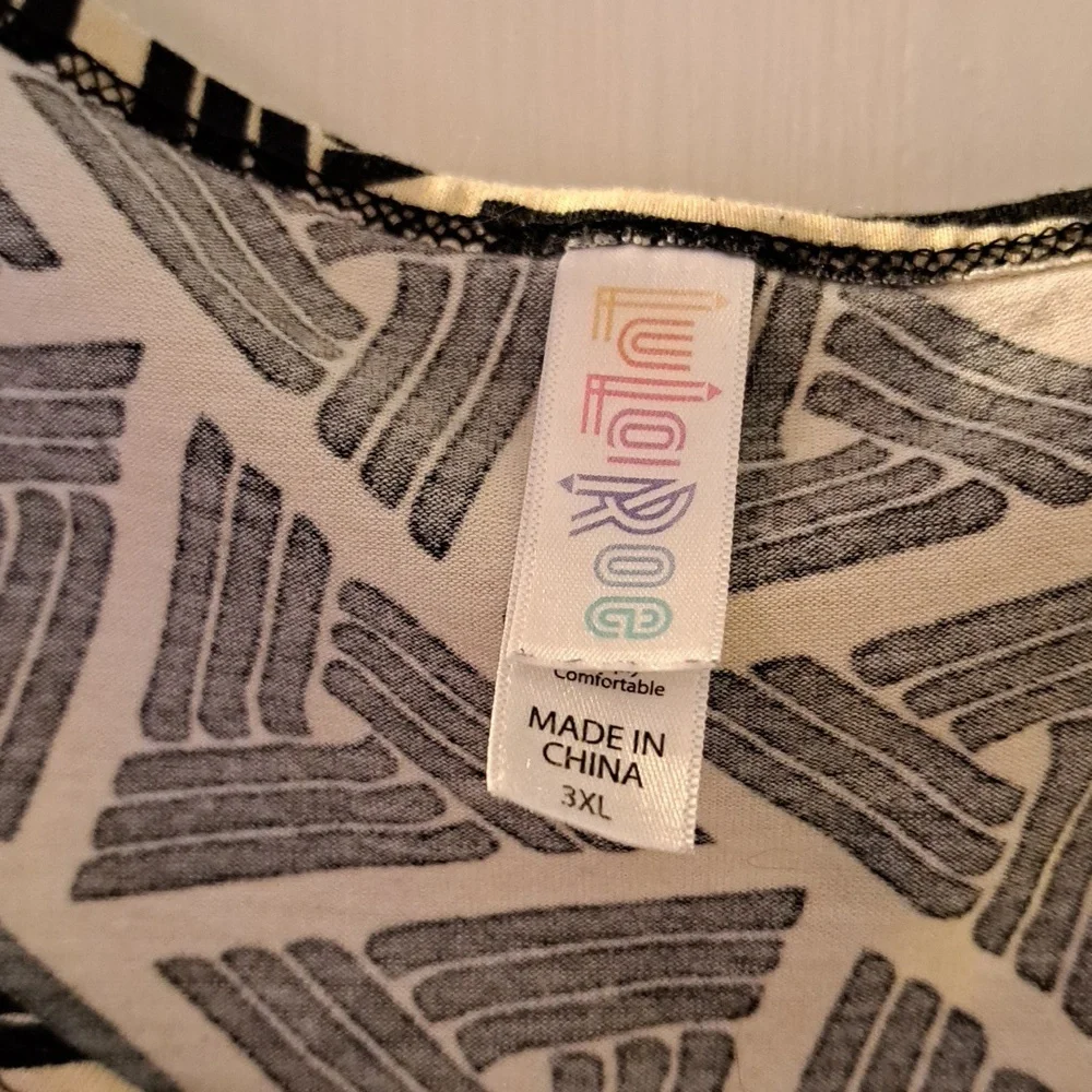 3XL LuLaRoe Classic - Picture 2 of 3